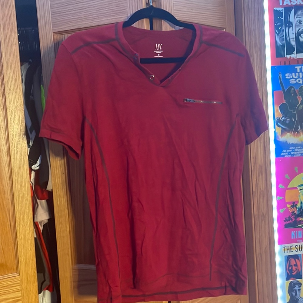 Tee with pocket